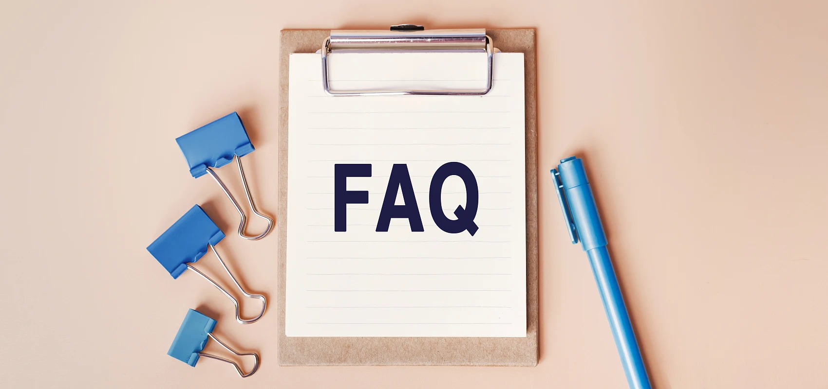 Ar 50-ojo gimtadienio balionų dekoravimo rinkinyje yra montavimo įrankių? Ar naujokas gali greitai tai sutvarkyti?